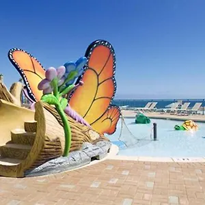 Aparthotel Laketown Wharf Resort: Family-friendly Beachfront With Views, Panama City Beach